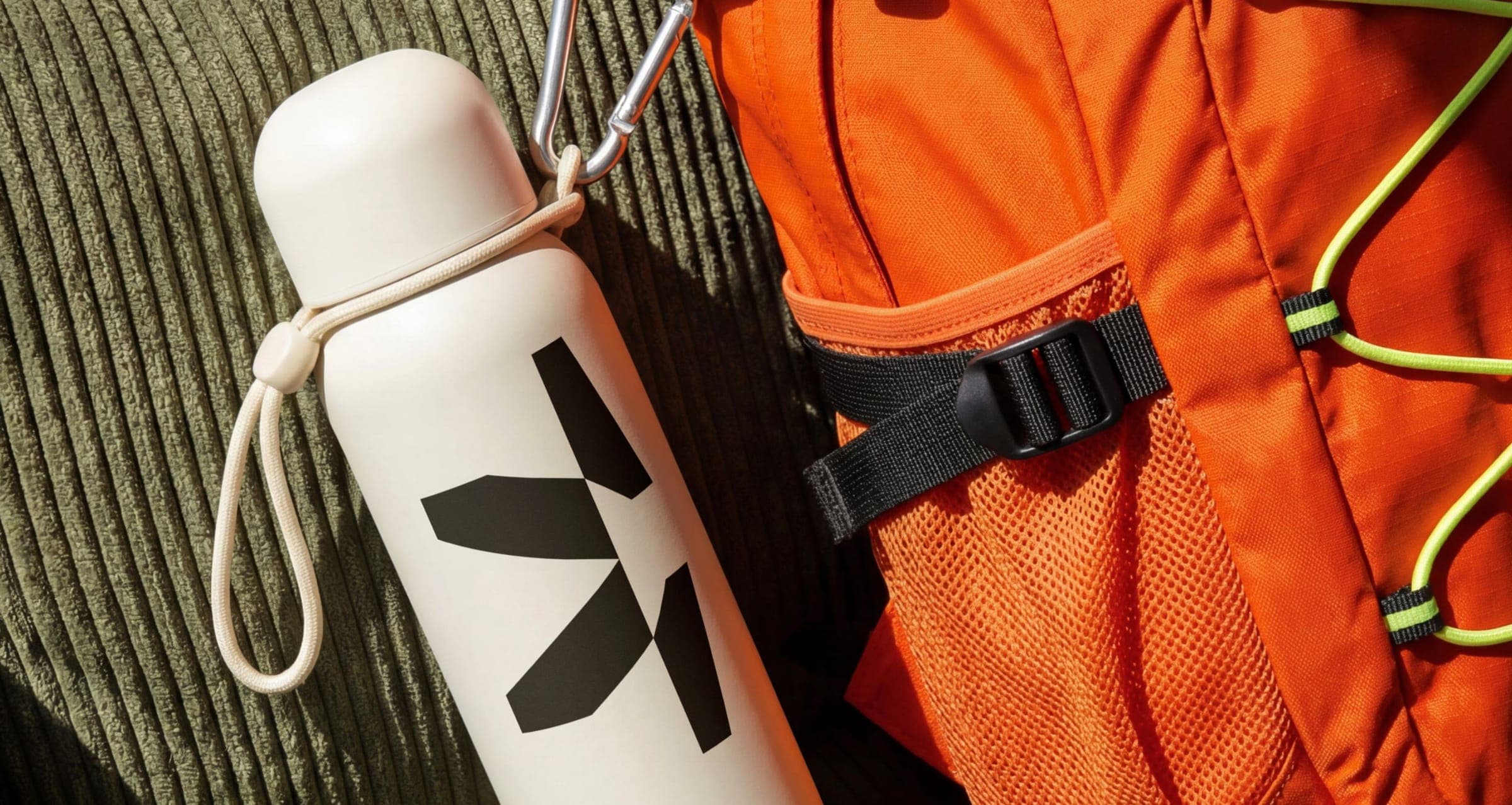 The Lönngren Automation symbol on a water bottle
